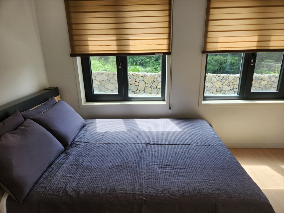 room_image_0