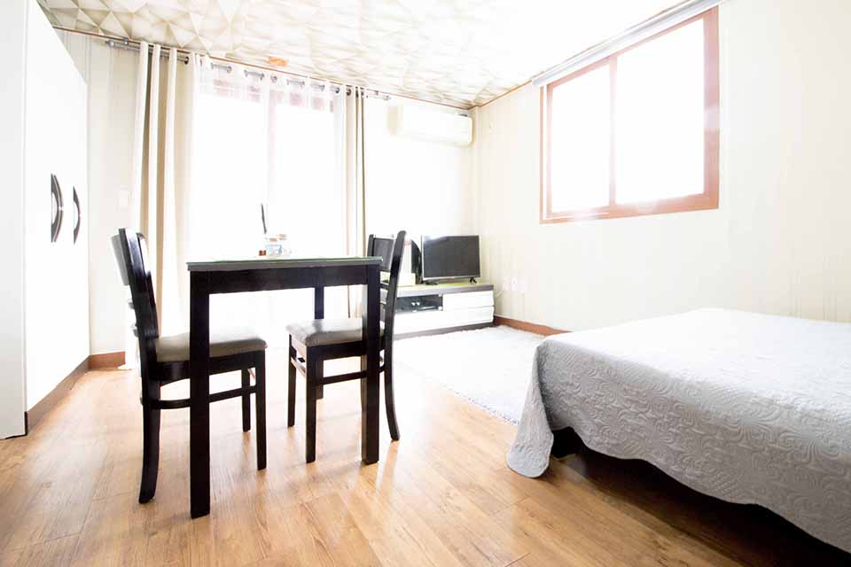 '[제주시] *제주탐라도서관 옆* 푸른숲의 여유와 아늑함이 가득한 [하우스 해뜰룸]'의 숙소 대표 사진