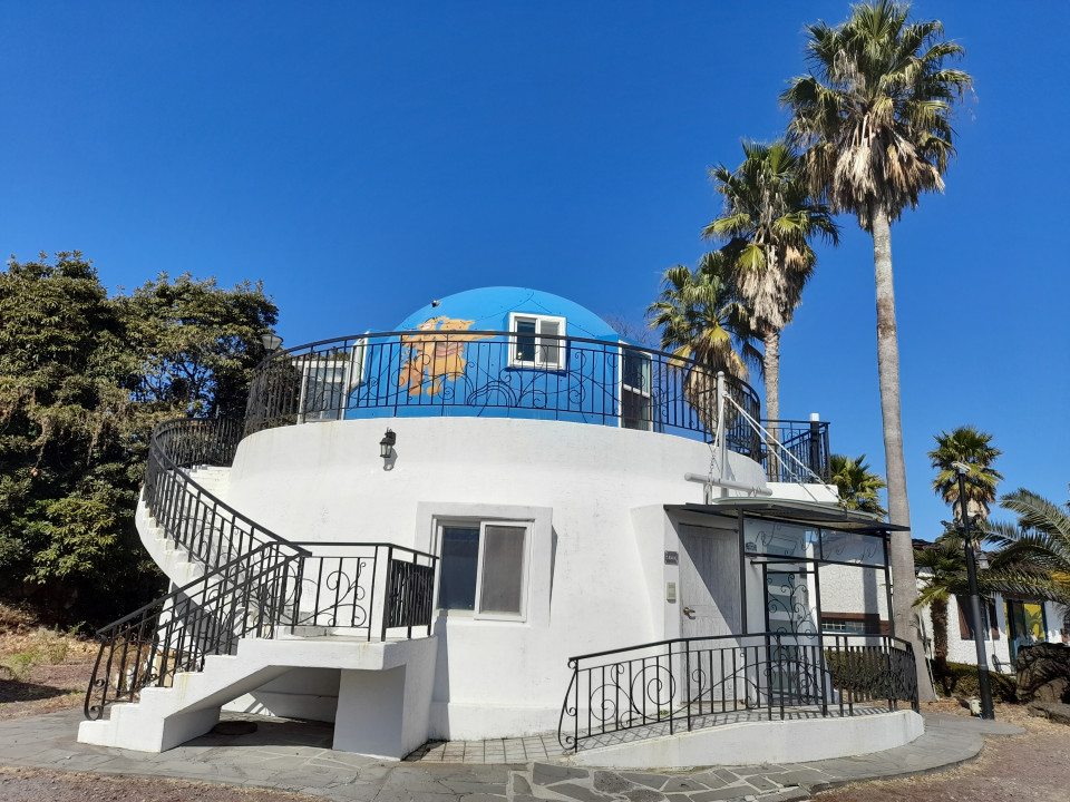 '[서귀포시] 스토리2(15평) / 반려동물 동반 환영★, 무료조식◆ / 관리비, 보증금 X'의 숙소 대표 사진