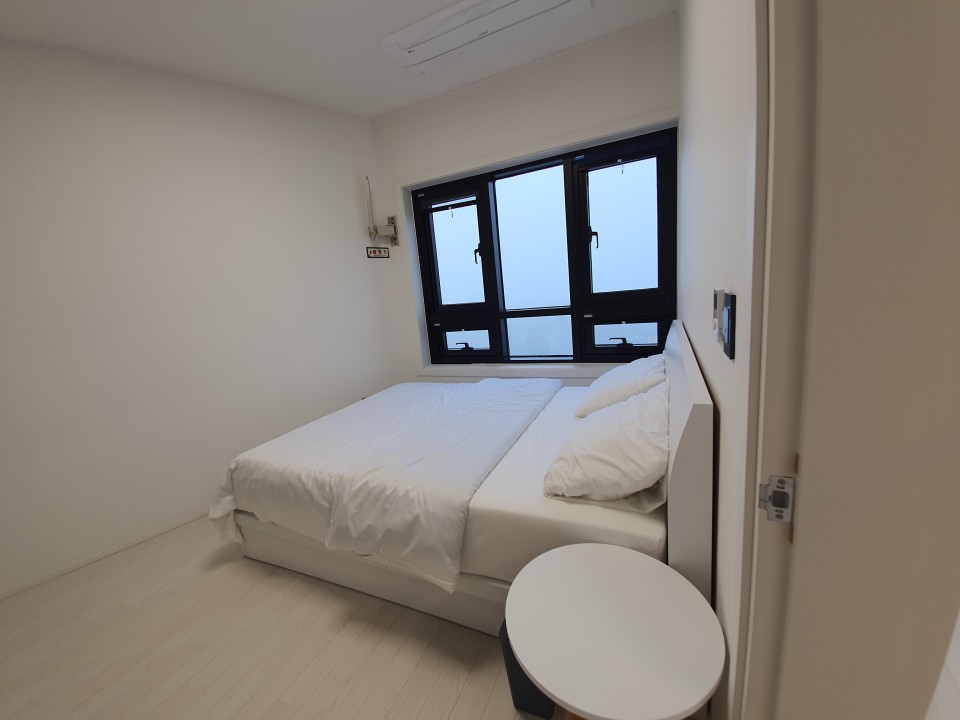 room_image_0